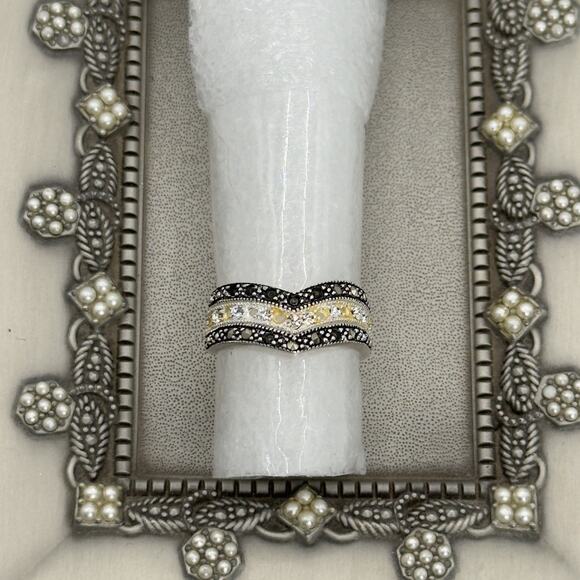 Silver and Quartz ''V'' Band Size 6. Good condition. Stamped LA - Picture 5 of 6